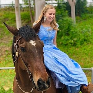 Meet your Posher, Hailey